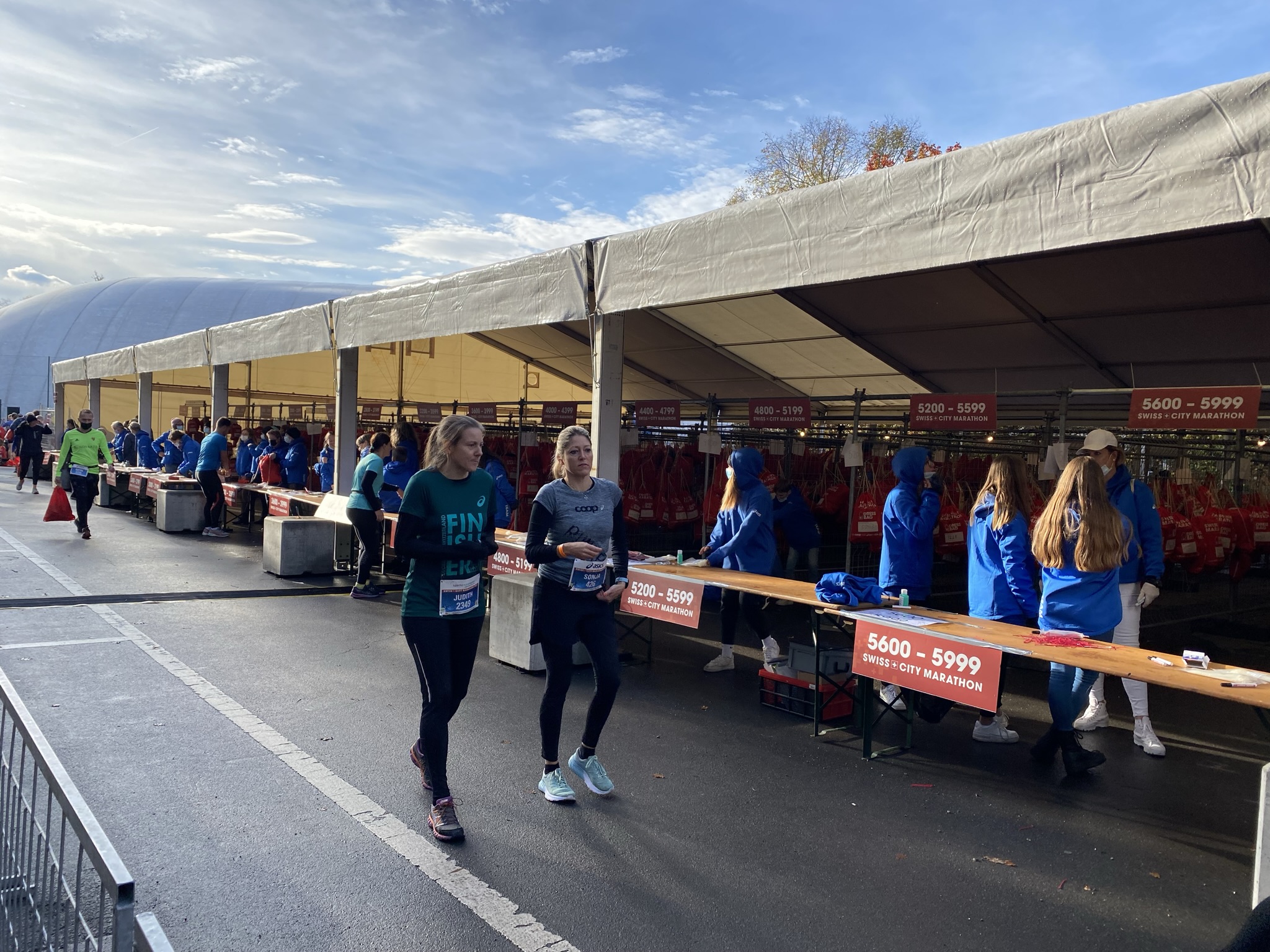 Gut organisierte Kleiderrückgabe